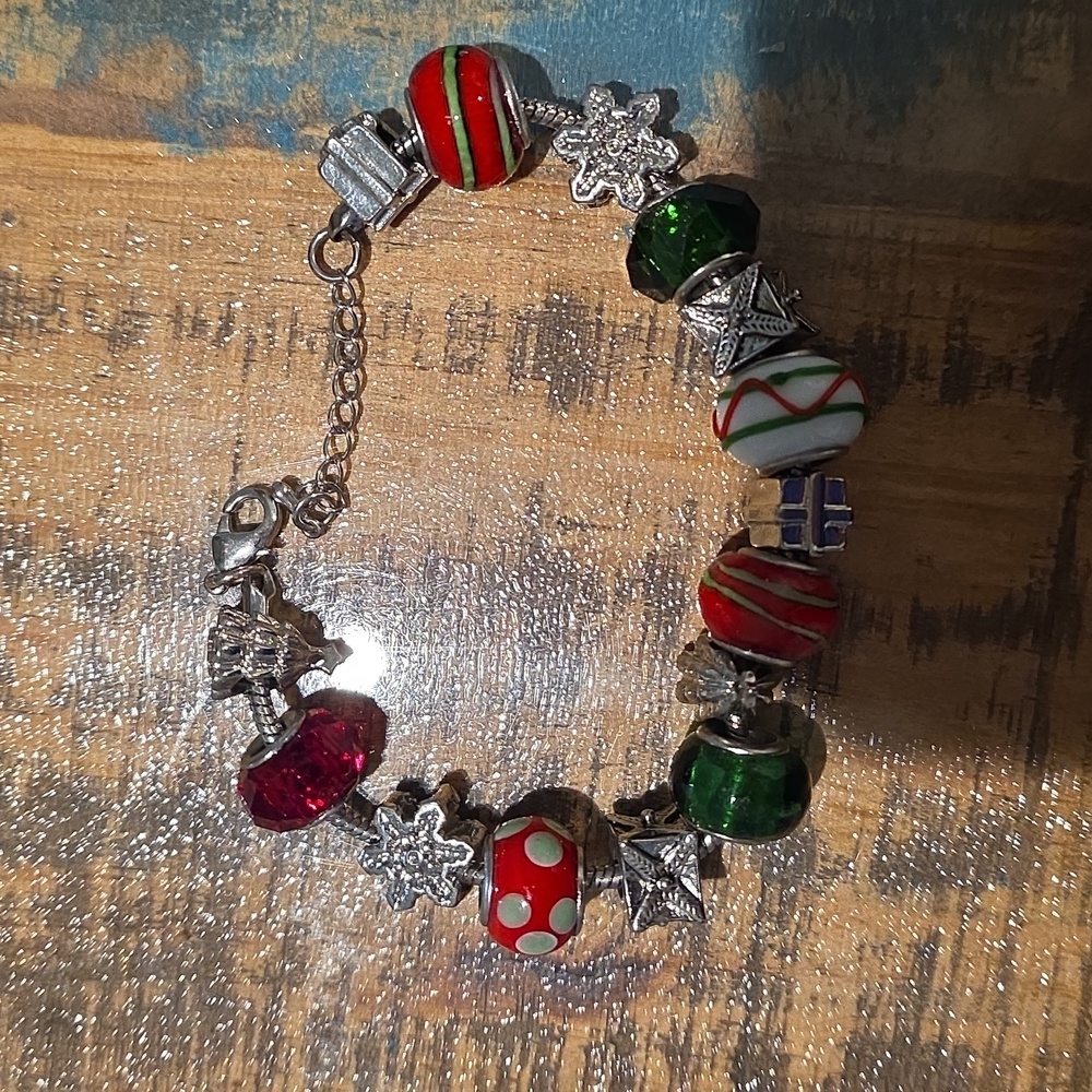 Christma Beaded Bracelet with Red and Green Charms